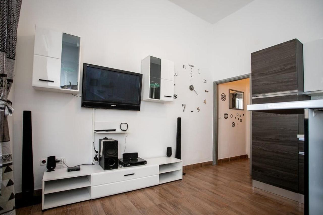 Apartments Punta 2 Omiš Exteriör bild